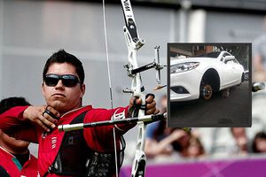 Dejan en ladrillos coche de Juan René Serrano