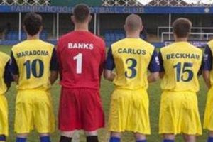 Mourinho, Cruyff, Messi, Pelé y Maradona, juntos en un mismo equipo