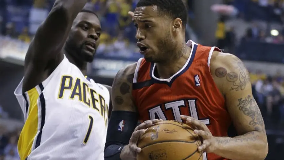 Hawks se pone a un triunfo de eliminar a Pacers