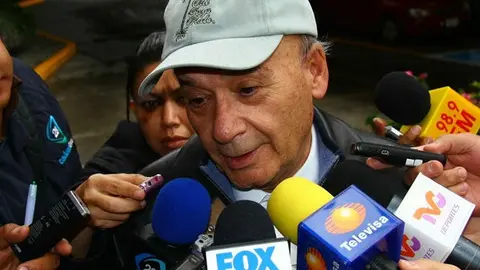 'Billy' Álvarez visita a los jugadores de Cruz Azul previo a la Vuelta