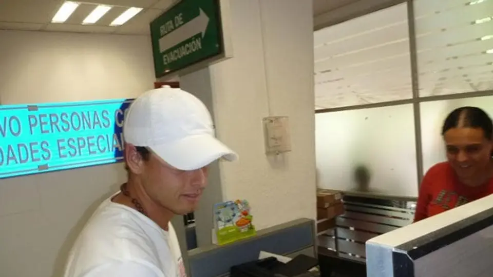 Chicharito regresa a Guadalajara para renovar su licencia