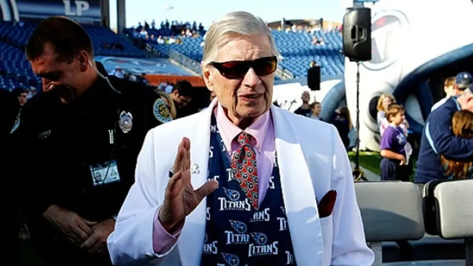 Fallece dueño de los Titanes de Tennessee