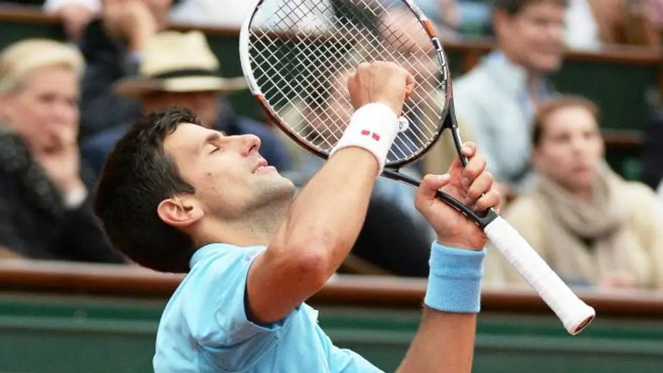 Djokovic avanza sin problemas a Cuartos en Roland Garros