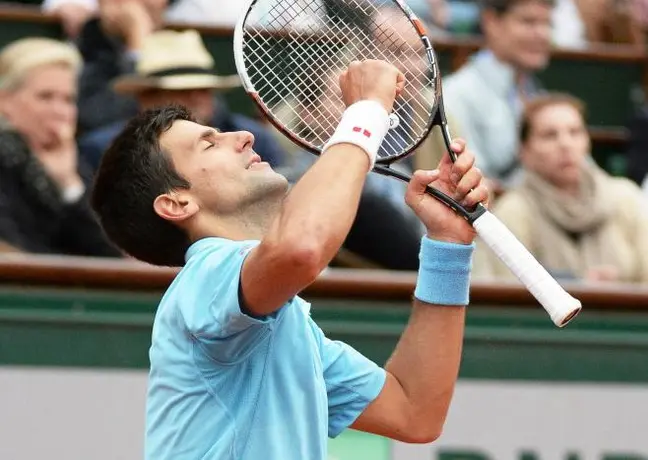 Djokovic avanza sin problemas a Cuartos en Roland Garros