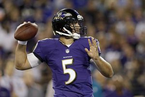 Cuervos vienen de atrás para vencer a Halcones