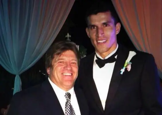 Miguel Herrera asiste a la boda del Maza