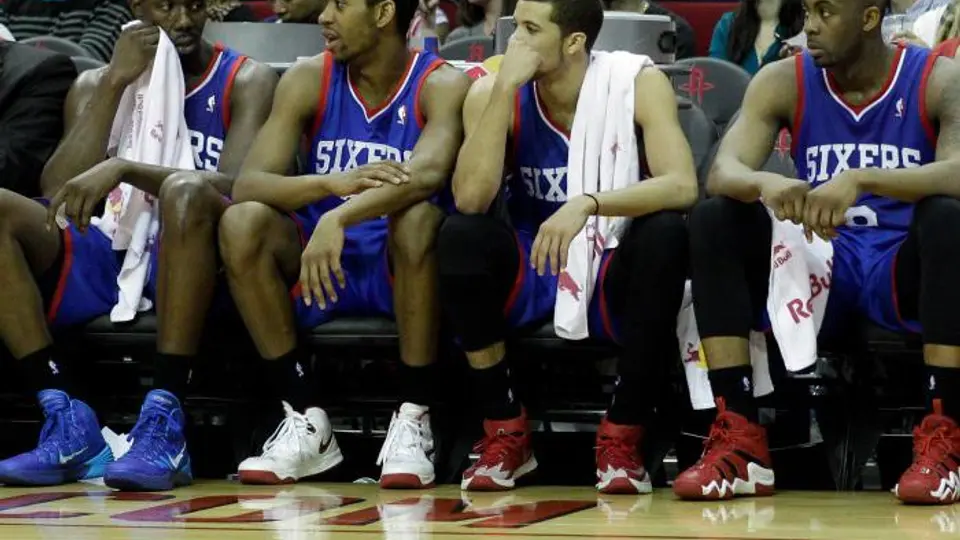 76ers iguala la peor racha en la  NBA