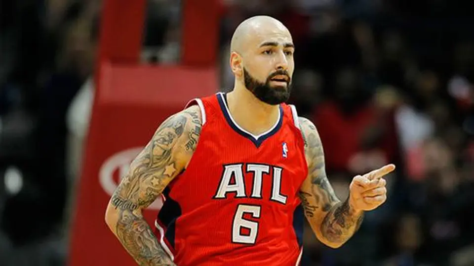 Hawks sorprende al Heat