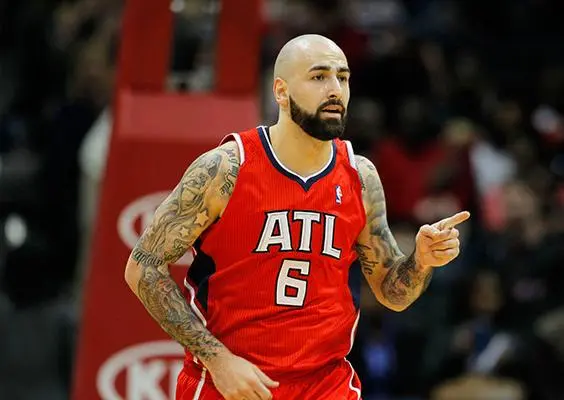 Hawks sorprende al Heat