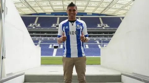 Casemiro llega cedido al Porto