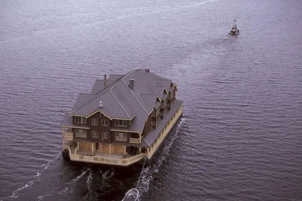 Kin Pacific Lodge, el hotel 'flotante'