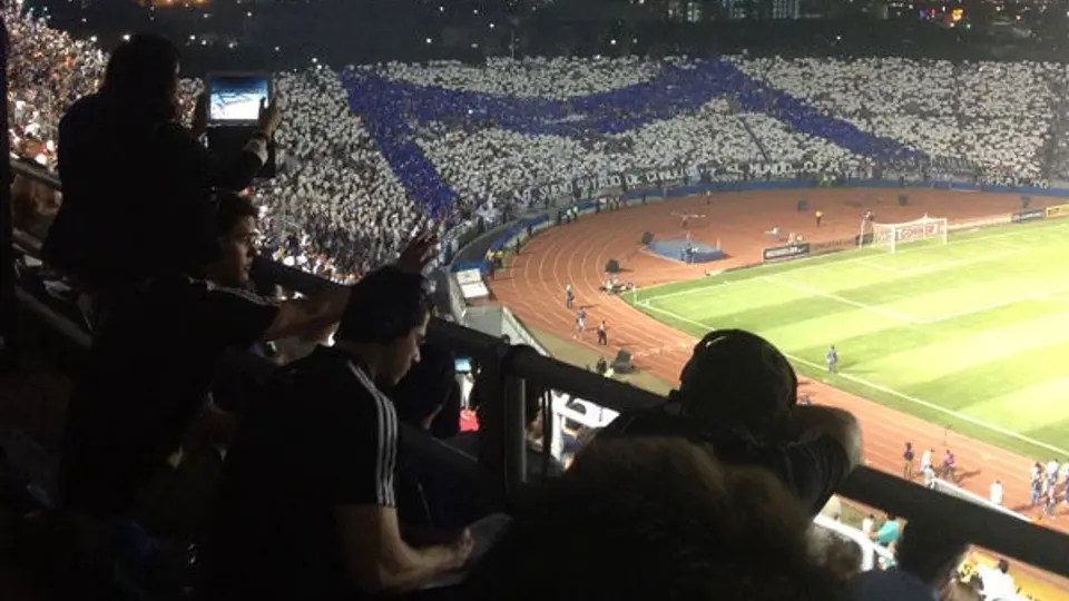 Afición de Rayados arma una fiesta en el Tec