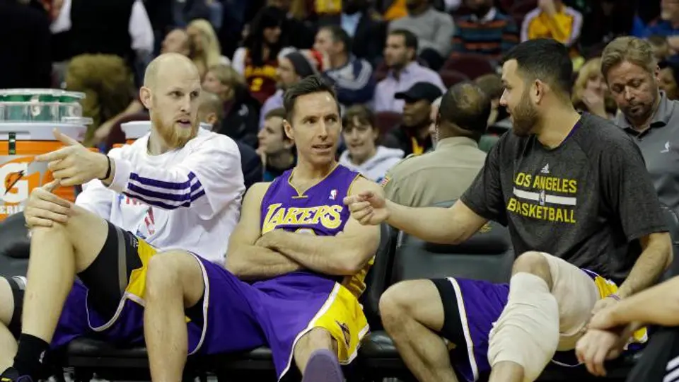 Lakers se queda sin jugadores en victoria sobre Cavs