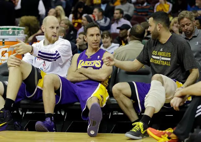 Lakers se queda sin jugadores en victoria sobre Cavs