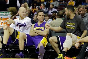 Lakers se queda sin jugadores en victoria sobre Cavs