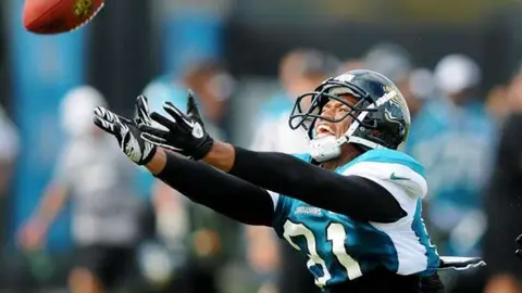 Laurent Robinson le reclama su sueldo a Jacksonville