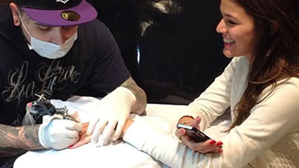 Bruna Marquezine, novia de Neymar, estrena tatuajes