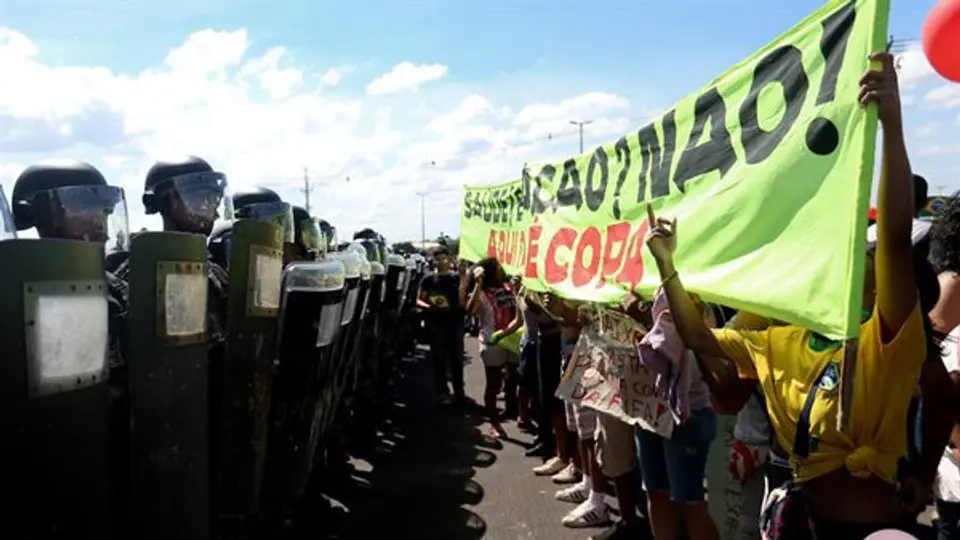 Disturbios a las afueras del partido entre Brasil-Japón