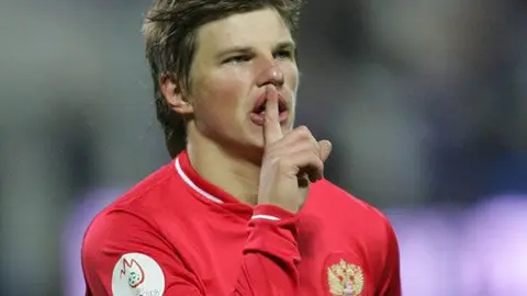 Arshavin, borracho y provocando una pelea
