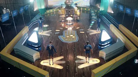 Mata, Torres, Luiz y Obi juegan en pinball gigante