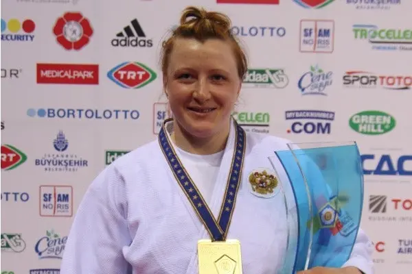 Se suicida campeona de judo Yelena Ivashchenko