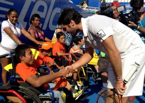 Tenistas conviven con niños en Acapulco