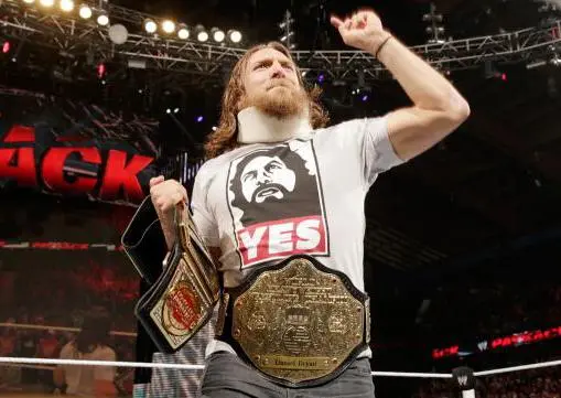 WWE despoja a Daniel Bryan del título unificado