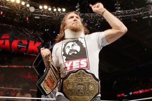 WWE despoja a Daniel Bryan del título unificado