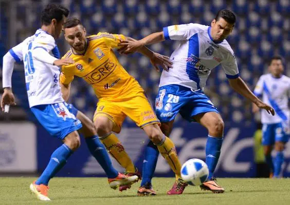 Así se disputó el esférico en el Puebla-Tigres | MEXSPORT