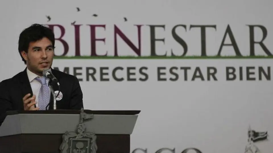 'Checo' Pérez apoya campaña por la seguridad vial