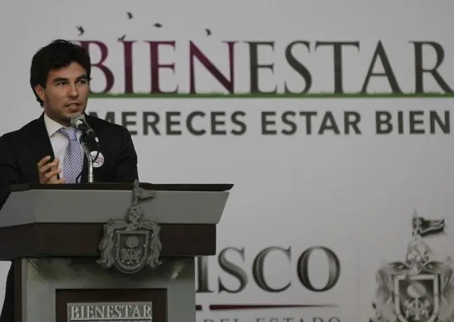 'Checo' Pérez apoya campaña por la seguridad vial