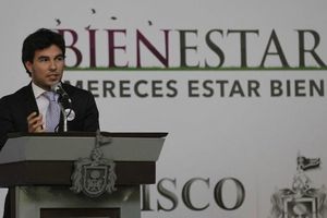 'Checo' Pérez apoya campaña por la seguridad vial