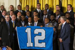 Barack Obama recibe a los Halcones Marinos de Seattle