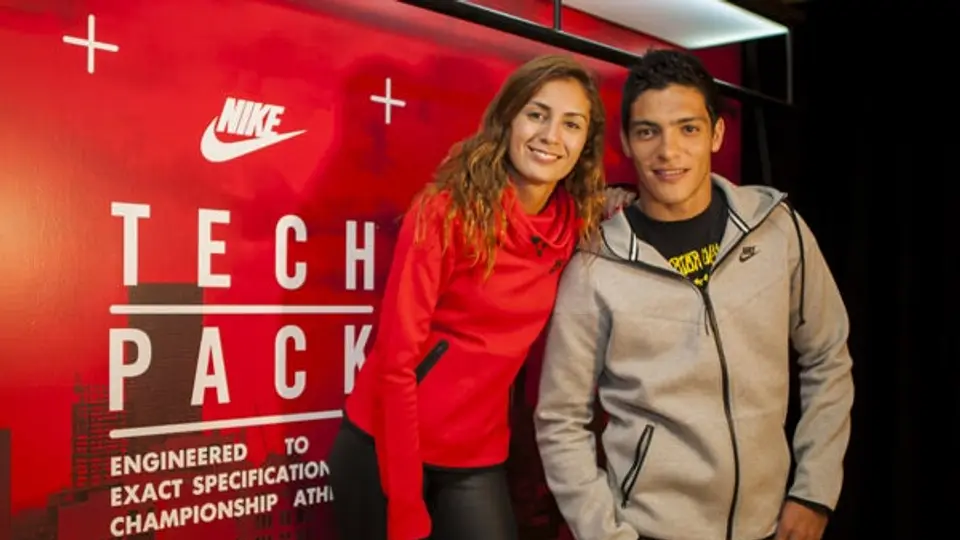 Paola Espinosa y Raúl Jiménez estrenan la línea de Nike: Tech Pack