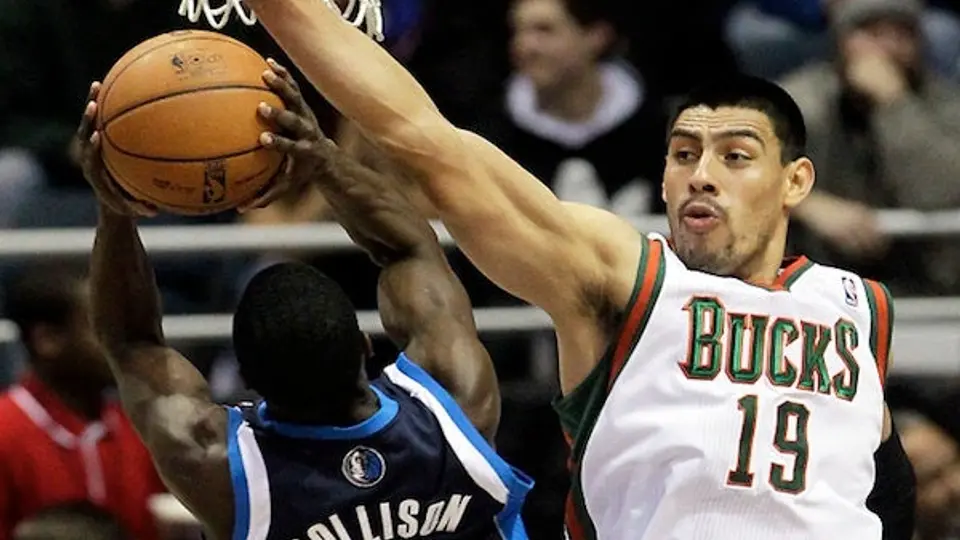 Milwaukee y Ayón se alistan para enfrentar a Heat en Playoffs