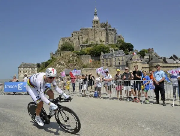 Martin marca el tercer mejor crono en la historia del Tour