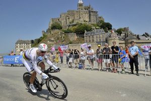 Martin marca el tercer mejor crono en la historia del Tour