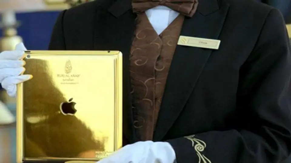 Hotel en Dubai recibe a sus huéspedes con iPads de oro