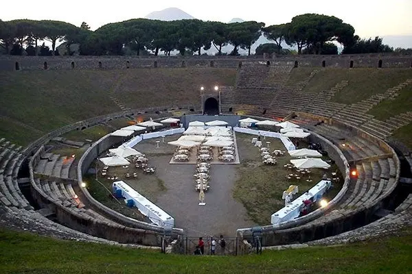 Debate por el alquiler de monumentos históricos en Italia...