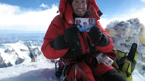 Mexicano, primer hombre en escalar Everest por ambas caras