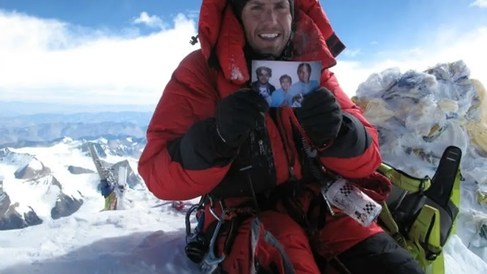 Mexicano, primer hombre en escalar Everest por ambas caras