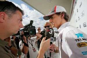 Guti busca terminar por delante de Hulkenberg en un GP