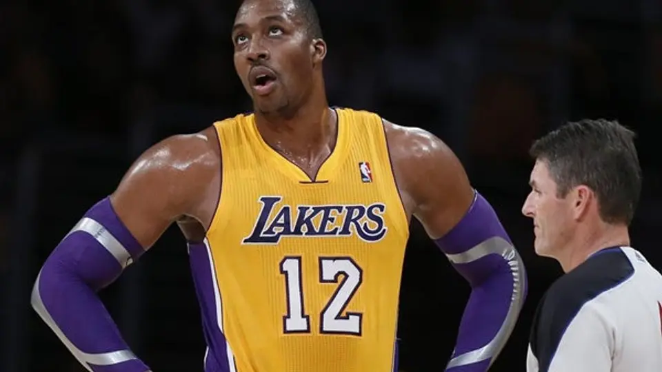 Lakers quiere retener a Dwight Howard