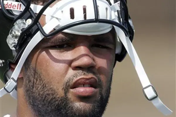 Jugador de los Steelers es apuñalado en intento de robo