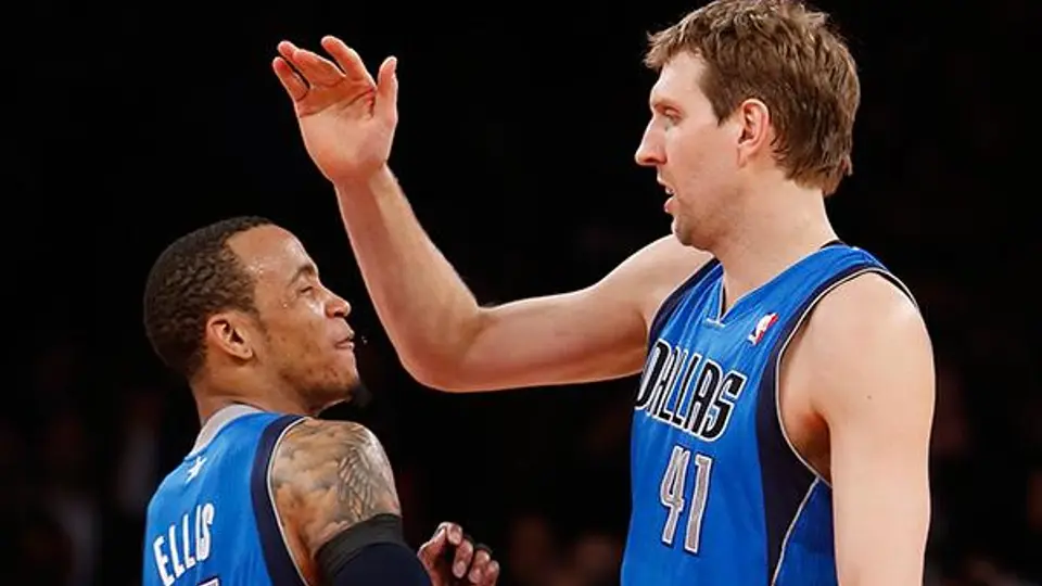 Mavericks logra sufrido triunfo contra Knicks