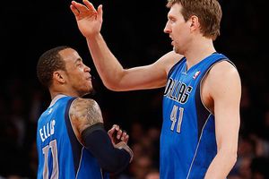Mavericks logra sufrido triunfo contra Knicks