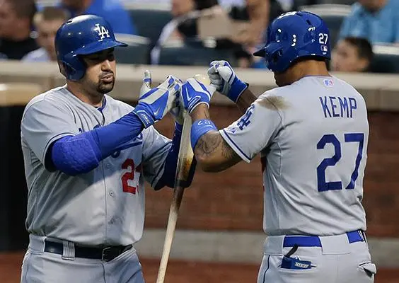 Adrián González logra jonrón por tercer juego al hilo