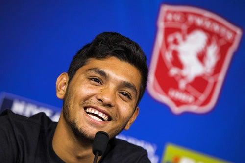 Corona Ruiz luce feliz durante la ceremonia de su bienvenida al futbol en Europa | EFE