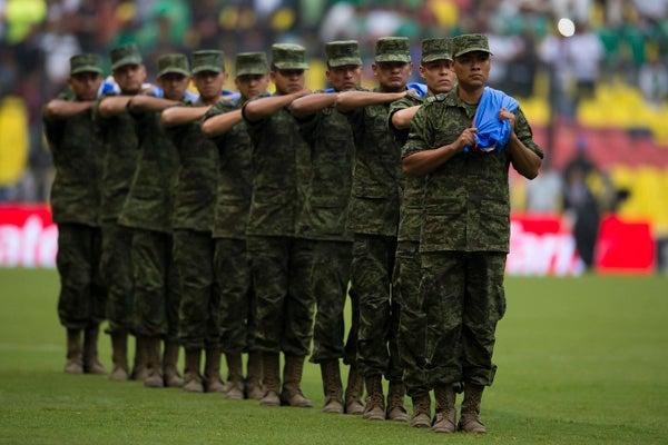 El ejército sobre el césped del Azteca | MEXSPORT