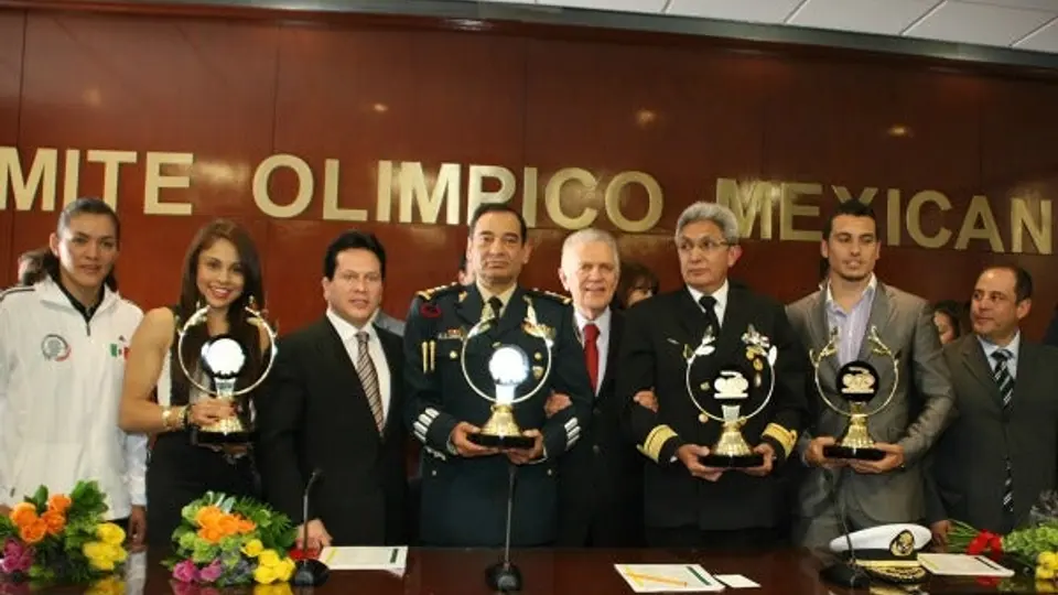 Paola Longoria y Luis Rivera reciben el premio MOM
